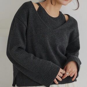 Layered knit top with cold shoulder from korean boutique 
Size small